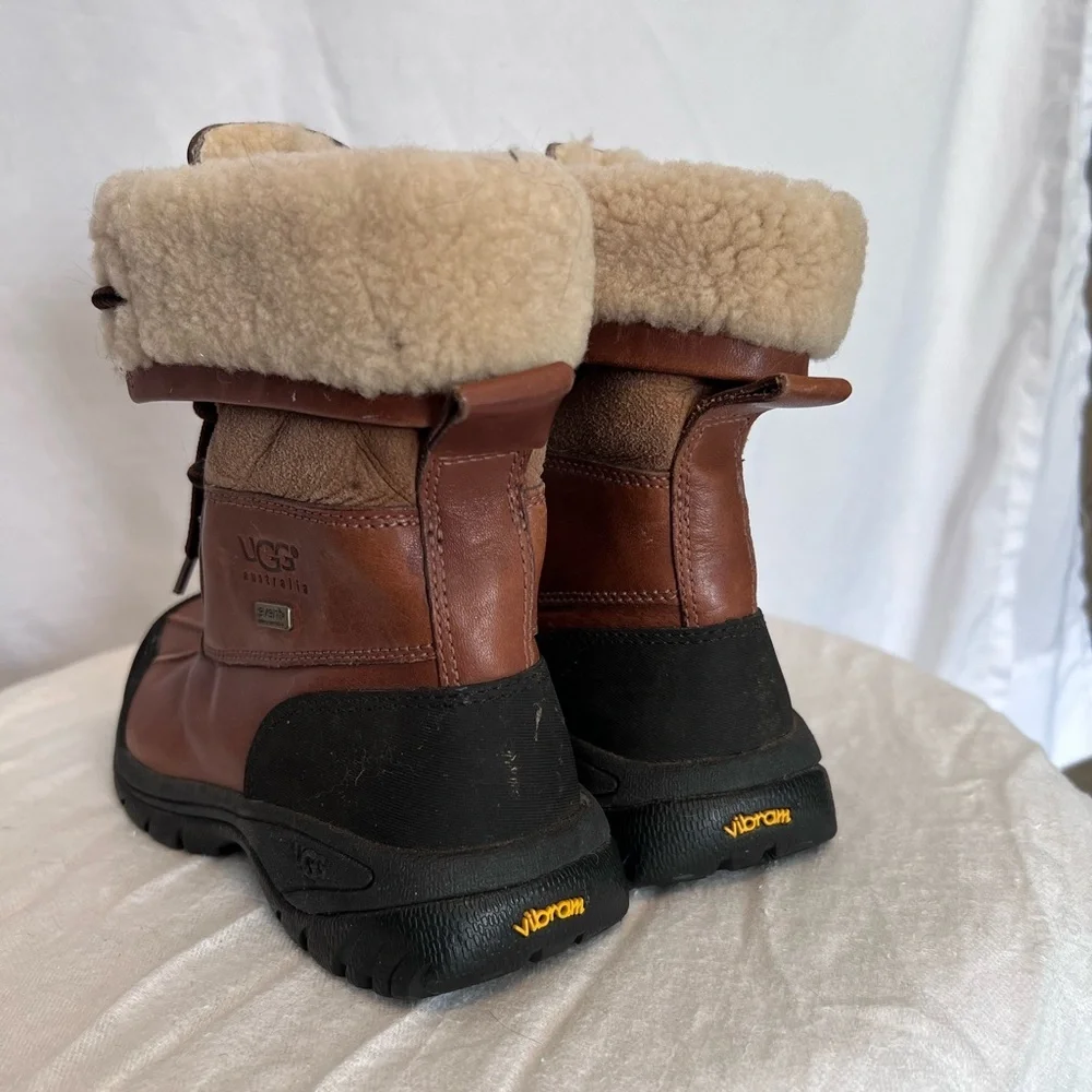 UGG Youth Butte II Worchester Tan and Black Leather Boots with Cream Lining